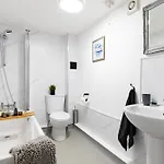 Apartment Castle Bay