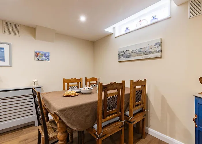 Castle Bay Apartment Scarborough